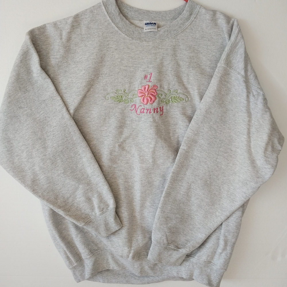 #1 Nanny Gildan Gray Women's Sweatshirt